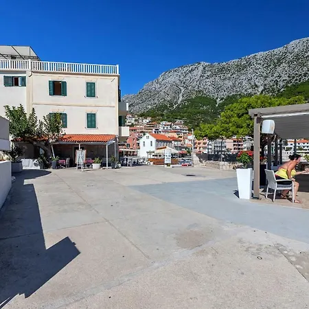 Apartment Dado A6 Igrane